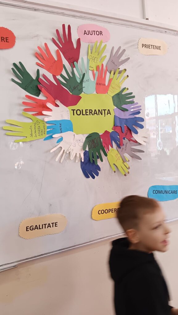 Voluntarii și copiii la activitățile educaționale - Asociația Sprijin pentru Normalitate Autism (9)